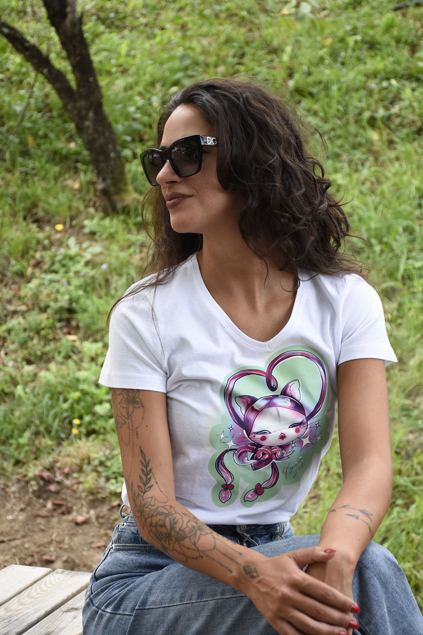 CAMISETA "GATITO" DE FLOR DE CEREZO CON DISEÑO ORIGINAL