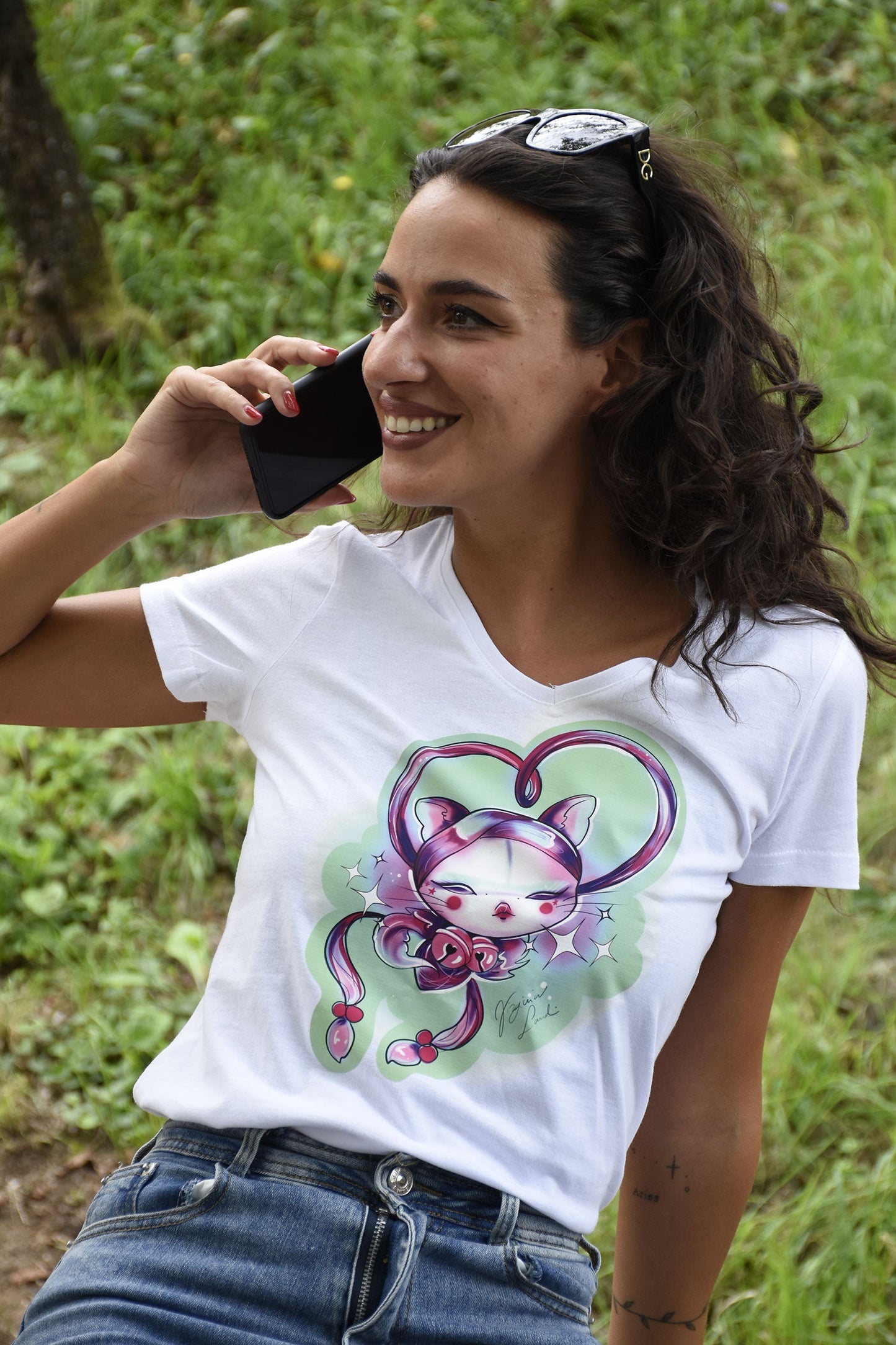 CAMISETA "GATITO" DE FLOR DE CEREZO CON DISEÑO ORIGINAL